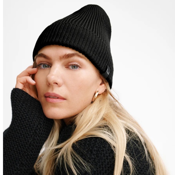 Black Knit Beanie - Picture 1 of 3